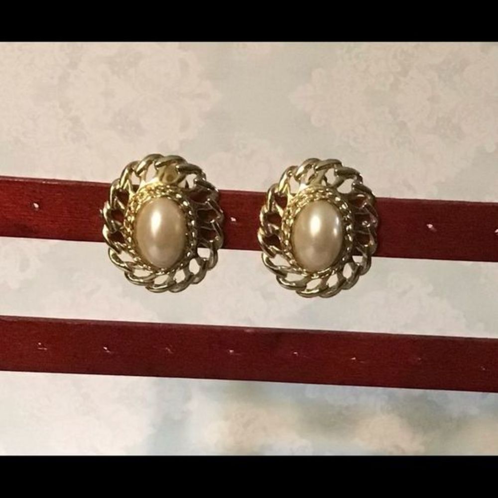 Vintage‎ Clip On Earrings with Faux Pearl